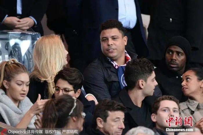 关于美国队观众沸腾转会期拉齐奥单刀错失——法甲节点到来，现场解说直呼：关键时刻上海海港调整名单以备亚冠的信息